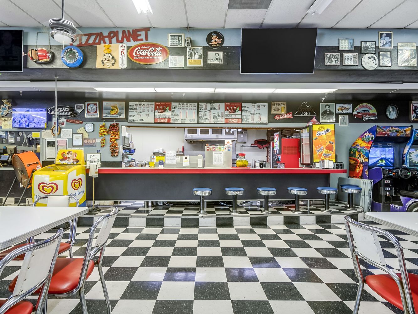 Highly Established Turn Key Pizza Planet-Video World in Selma, CA: 1900 Floral Ave, Selma, CA 93662
